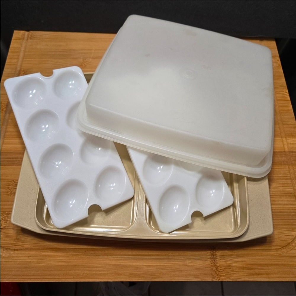Vintage Tupperware 723-3 Deviled Egg Keeper Container With Lid 4 PC